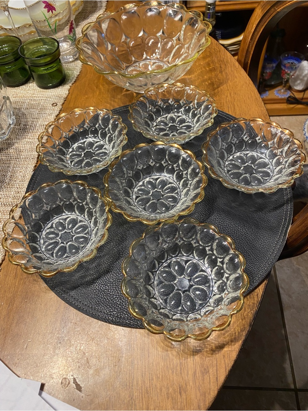 VintageJeannette Set of 7 bowls. 1 large 6 small. Chip in large bowl